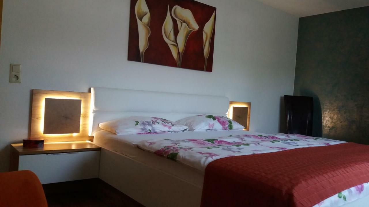 Ferienwohnung Rosentraum Oberotterbach Exterior foto